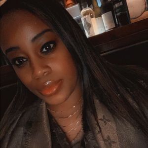 Meet your Posher, Dominique